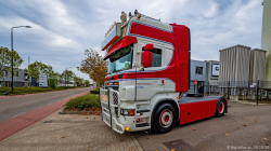 20251019-Tom-Holding-00070